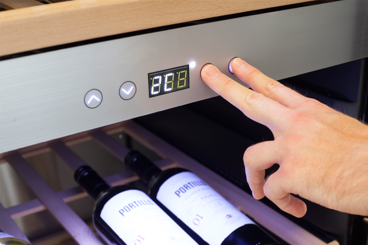 Винный шкаф CASO WineChef Pro 180